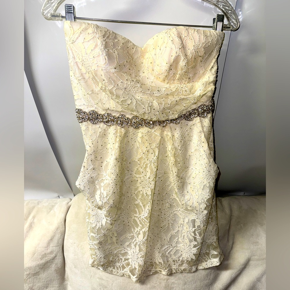 City Triangles Blush White Sequined Lace Dress Prom Embellishment Junior Size 10